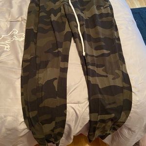 Victoria secrets/Pink Camo  jogger sweatpants